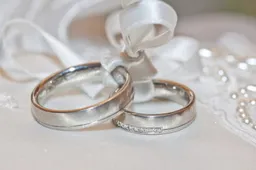 wedding 2544405 1280 trouwen bruiloft ringen 915x518 1
