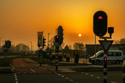 fietsen in het donker pexels-vladislovas-sketerskis-2157863731-36498466