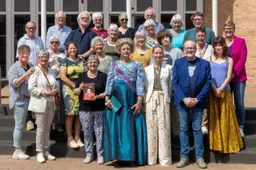 Huus Taol boekpresentatie koningin foto Gerrit Boer