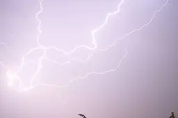 800px-bliksem-maurice-van-bruggen-onweer-cc-by-sa-30-maurice-van-bruggen-715x408-code-geel1