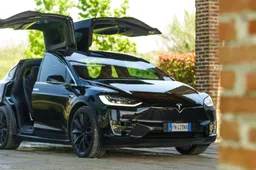 Tesla sacrifica le ammiraglie: stop a Model S e Model X dal 2026. La crisi delle vendite ha aperto le porte al prodotto Optimus