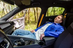 Come raffreddare l'auto in 5 secondi senza accendere l'aria condizionata: lo dice la scienza
