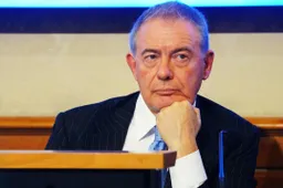 Prezzi dei carburanti, pesante attacco al Decreto Trasparenza: "Calo irrisorio, serve una vera legge contro le speculazioni"