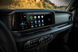 L'Europa approva la normativa dell'Italia: l'autoradio FM e DAB+ diventa obbligatoria su tutte le nuove vetture
