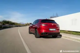 Alfa Romeo Stelvio Quadrifoglio, in offerta maxi sconto da 13.000 euro: è davvero un affare?