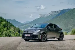 Abbiamo fatto i calcoli: quanto si deve guadagnare per mantenere la TOYOTA GR YARIS?