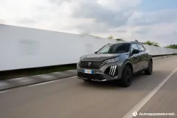 Il Re dei B-SUV al prezzo di uno scooter? Ecco come guidare la Peugeot 2008 (e decidere il futuro tra 18 mesi)