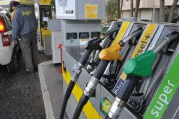 Benzina o Diesel? Caos prezzi ai distributori: in queste Regioni la "verde" costa ancora più del gasolio (contro ogni logica)