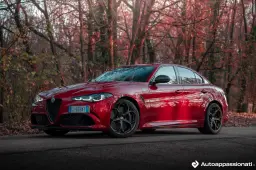 Quanto devi guadagnare per mantenere un'Alfa Romeo Giulia Quadrifoglio oggi: abbiamo fatto i calcoli