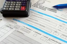 Svolta in arrivo sul bollo auto: il Governo studia uno sconto dal 2027, ma la stangata per le famiglie sfiora i 450 euro