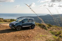 FIAT omaggia la Panda e chi la ama da 43 anni: ecco il VIDEO