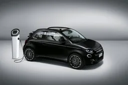Fiat 500 elettrica “La Prima” si rinnova con l’edizione by Bocelli