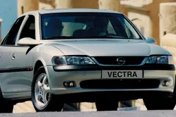 25 anni fa Opel Vectra innovava in fatto di sicurezza