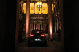 BMW i ha offerto un servizio di mobilità elettrica per la "Prima" del Teatro alla Scala