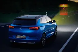 Sicurezza di notte? Ecco come funziona il Night Vision di Opel Grandland