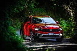 Fiat Tipo Hybrid Cross: prova in anteprima, interni, motore, prezzo