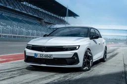 Presentate le nuove Opel Astra GSe e Opel Astra Sports Tourer GSe