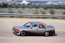 Mercedes-Benz 190 E 2.3-16: a 30 anni dai record di Nardò