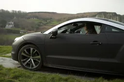 "3 Days to Kill": una Peugeot RCZ, una 208 GTi e Kevin Costner