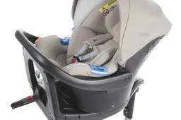 Chicco vuole più sicurezza per i bambini: arrivano i seggiolini per auto BebèCare