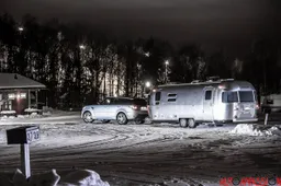 Una Range Rover Sport ibrida traina un caravan per 4.000 chilometri
