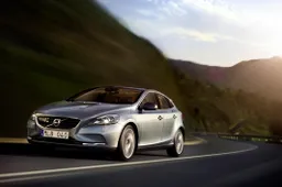 Volvo V40 Cross Country: emissioni ridotte e quattro ruote motrici