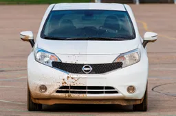 L’auto che non si sporca: Nissan sviluppa il primo prototipo [Video]