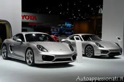 Foto - Porsche Cayman e Cayenne Turbo S al Salone di Detroit 2013
