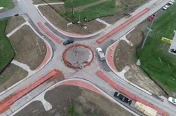 Sicuri che tutti sappiano affrontare in auto una comune rotonda? [VIDEO]