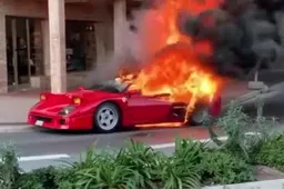 A Montecarlo va in fiamme una Ferrari F40 [VIDEO]