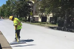 Perchè Los Angeles sta “colorando” l’asfalto di bianco: l’esperimento che incuriosisce