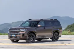 Prova in anteprima Hyundai Santa Fe 2024 ibrida: look boxy e ora è più premium