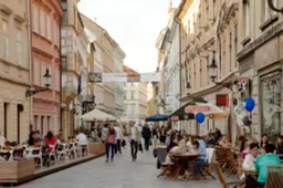 Limite di velocità per i pedoni: in Slovacchia dal 2026 si cammina a massimo 6 km/h