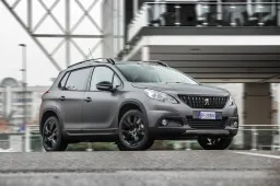 Peugeot 2008 abbina Diesel e cambio automatico EAT6
