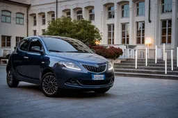 Lancia Ypsilon Hybrid 2021: prova su strada, interni, motore e prezzo