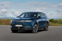 Prova in anteprima Opel Grandland ibrida: come va e quanto costa rispetto all'elettrica