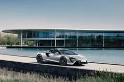 McLaren Artura in serie speciale per festeggiare la Regina Elisabetta