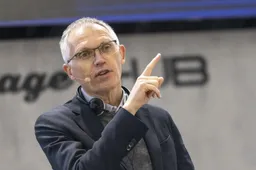 Meloni attacca Stellantis, la risposta non si fa attendere