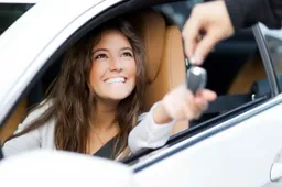 Le donne al volante: alcune curiosità sulle automobiliste italiane