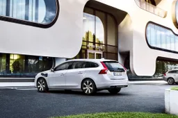Volvo V60 Diesel Plug-in Hybrid al Company Car Drive