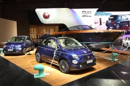 Fiat porta il mare a Parigi con 500 Riva [LIVE]