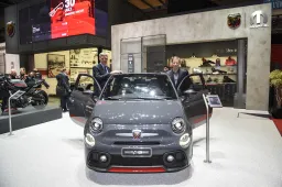 Presentata la nuova Abarth 595 Yamaha Factory Racing Edition
