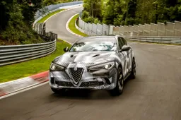 Alfa Romeo Stelvio Quadrifoglio: è suo il record dei SUV al Nürburgring