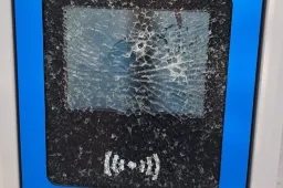 Colonnine di ricarica vandalizzate: guaio tutto italiano