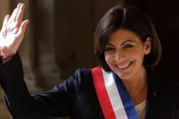 Parigi sarà più lenta: limiti a 30 km/h su tutto il territorio