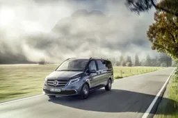 Mercedes-Benz Classe V: restyling di lusso tra motori e design