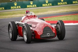 Kimi Raikkonen sfila sulla Alfa Romeo 159 a Silverstone [VIDEO]
