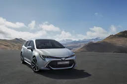 Toyota Corolla Touring Sports: per la nuova station wagon doppia scelta ibrida