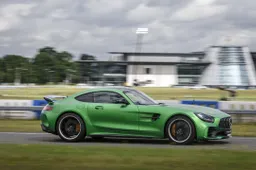 Mercedes-AMG GT R: è suo il tempo record dell’inferno verde