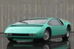 Bizzarrini Manta. Supercar “monovolume”